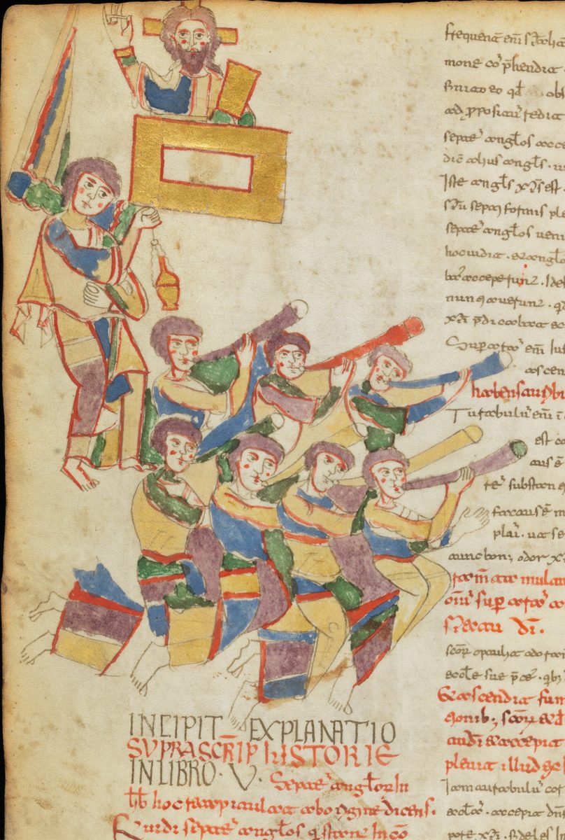 A page from an illuminated manuscript, painted in blue, gold, purple, and green against aged parchment. At the top, a haloed, bearded Christ stands behind a golden altar-like structure with a blank rectangular panel at its center, one hand raised, the other holding a book. A small vessel hangs by a cord beneath the altar. To the left, a standing figure holds a tall striped banner. Below, seven men in colorful striped tunics are arranged in a descending diagonal row, each raising a long trumpet to his lips. Beneath the image, red and black Latin text begins a new section of commentary.
