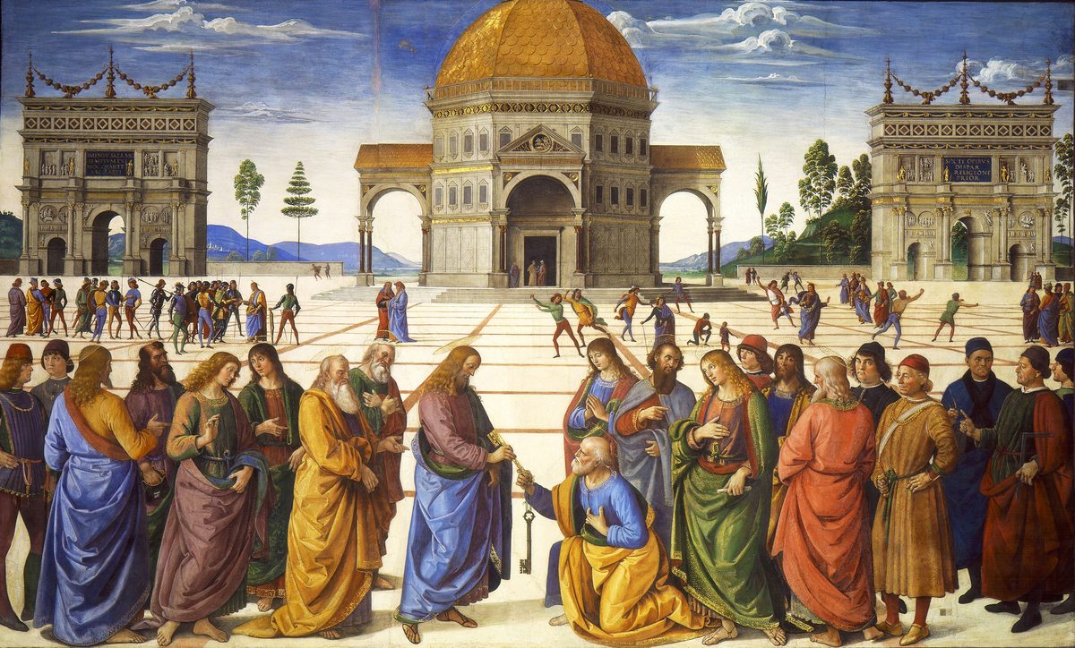 A crowd of robed, haloed apostles fills the foreground of a marble piazza; at its center an elderly bearded man kneels and receives two keys from Christ, who stands before him in a rose-colored robe with his other hand raised. Behind them a domed, octagonal Renaissance temple rises between two Roman-style triumphal arches, with small groups of contemporary 15th-century onlookers scattered across the open square on either side
