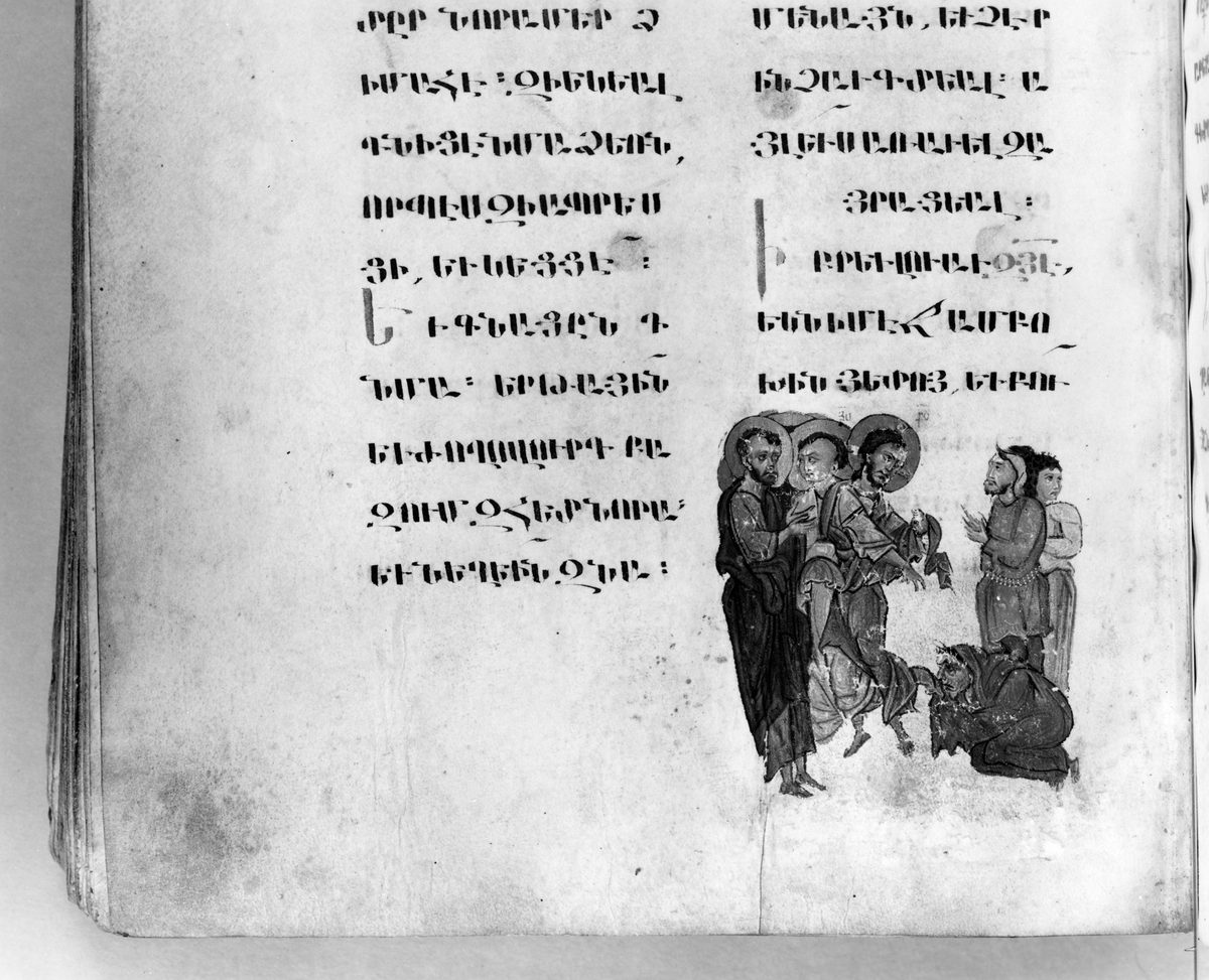 A small gold-ground manuscript miniature beside two columns of Armenian text. At left, three haloed figures walk together — Christ in the center, flanked by two disciples. A woman kneels at the lower right, reaching toward the hem of Christ's robe. Beyond her, two more standing figures look on, one holding a small child.